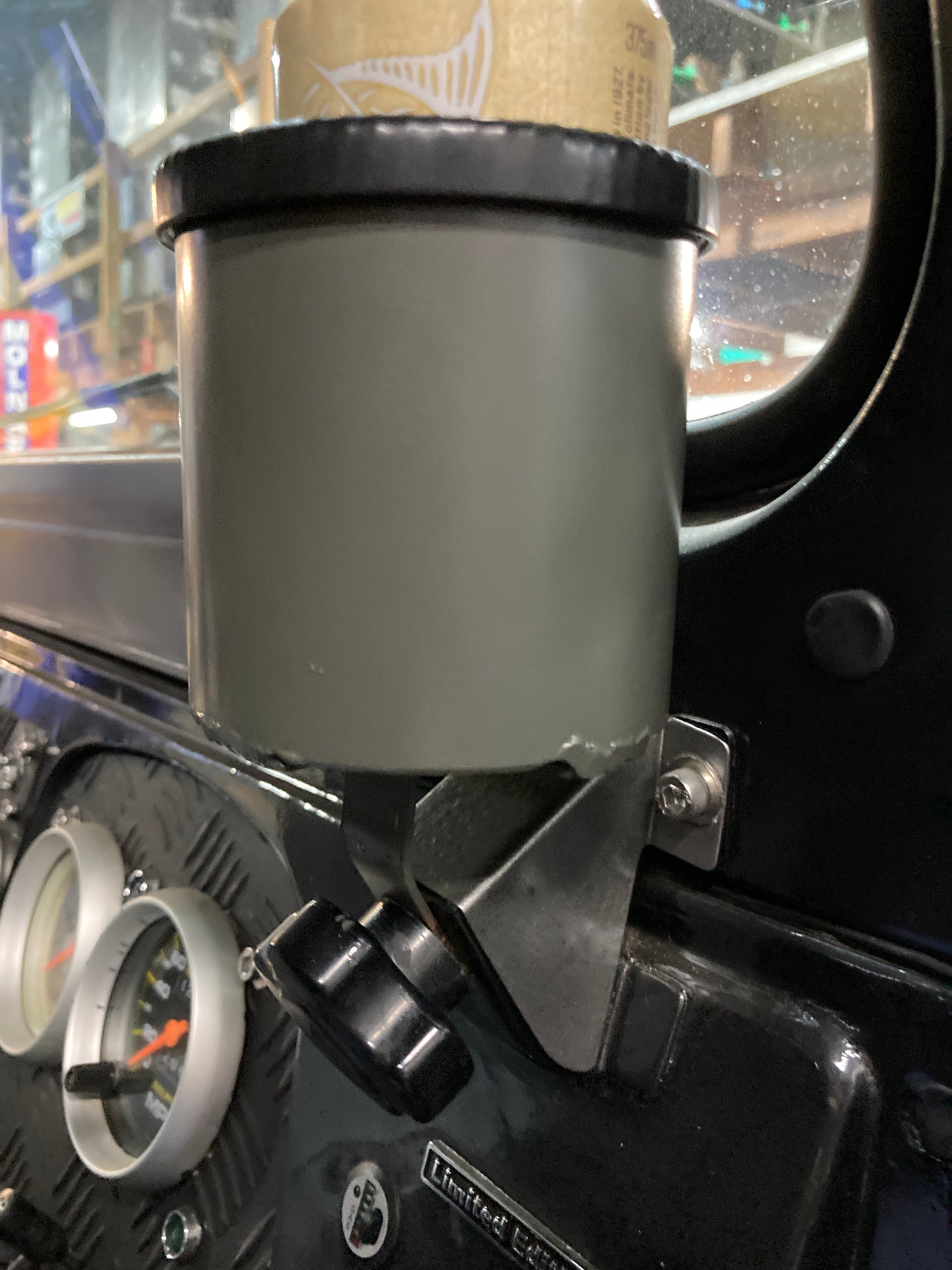 Dash Mount | Single 40 Series Round Cup Holder | Land Cruiser